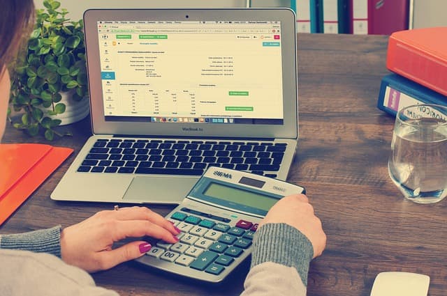 Comment évaluer le coût total de votre rachat de crédit